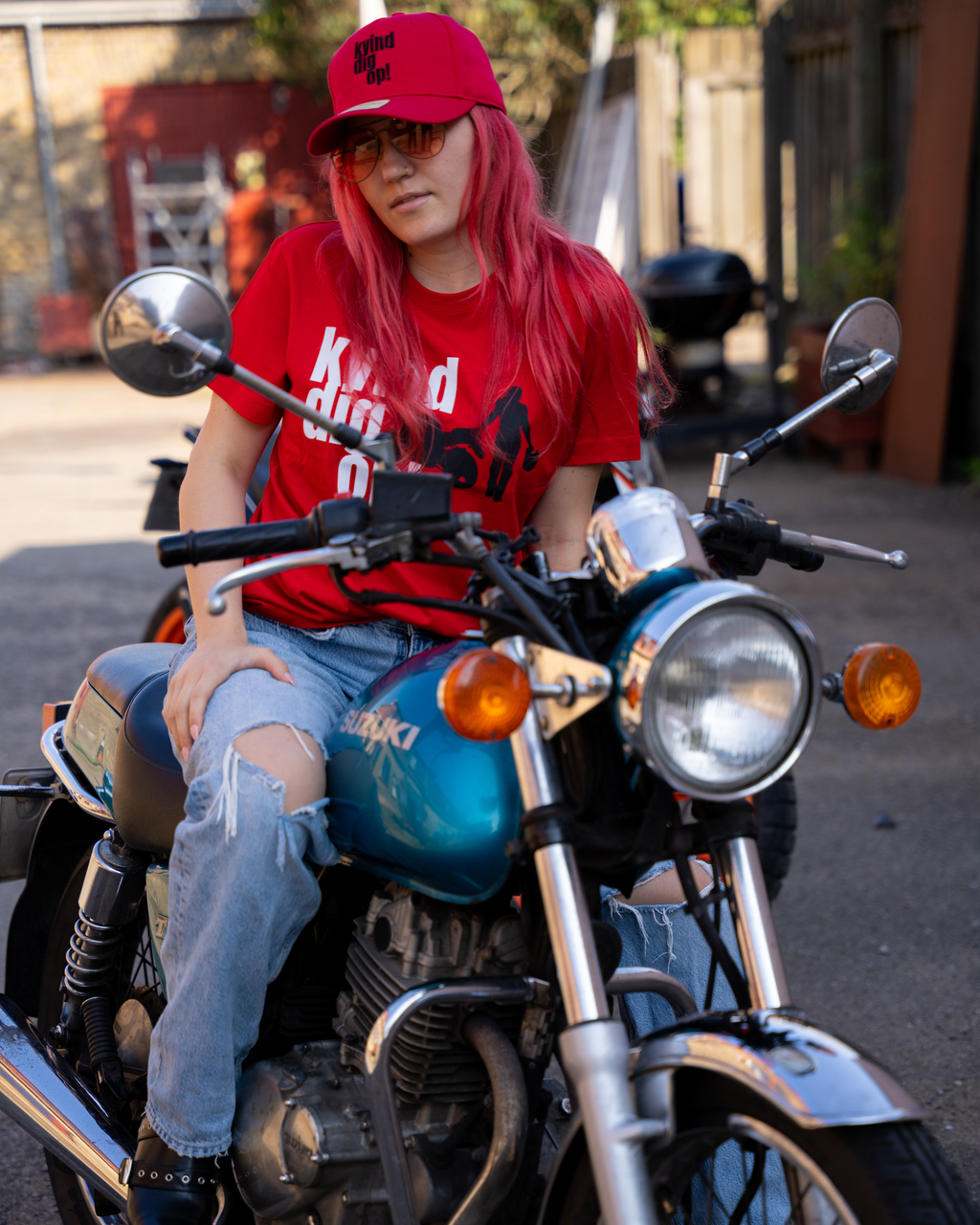 SheRidez "Kvind Dig Op!" T-shirt – Rød