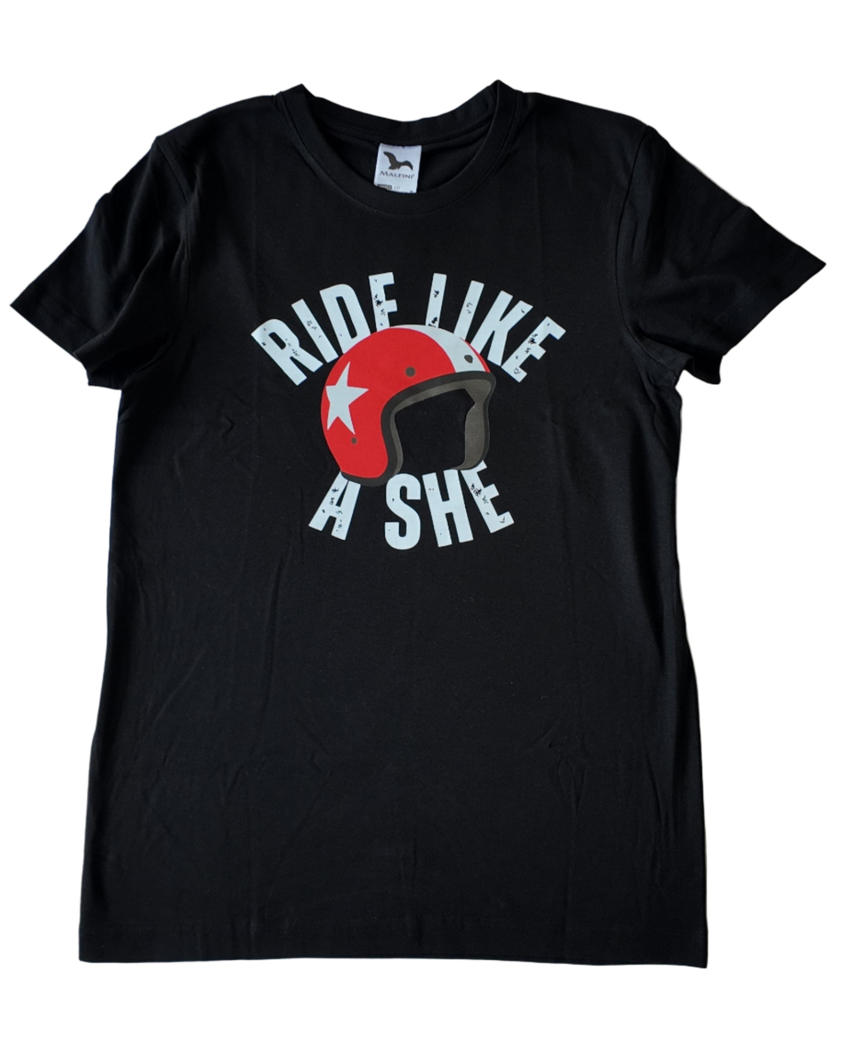 SheRidez T-shirt – Sort “Ride Like A She” med hjelm