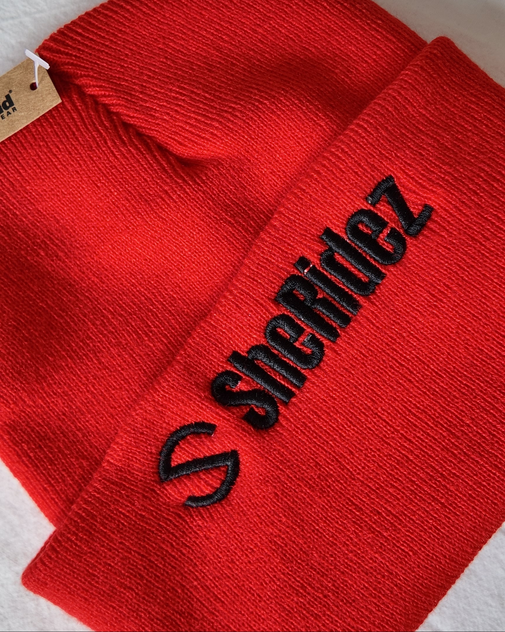 SheRidez Vinterhue – Rød (Logo Edition)